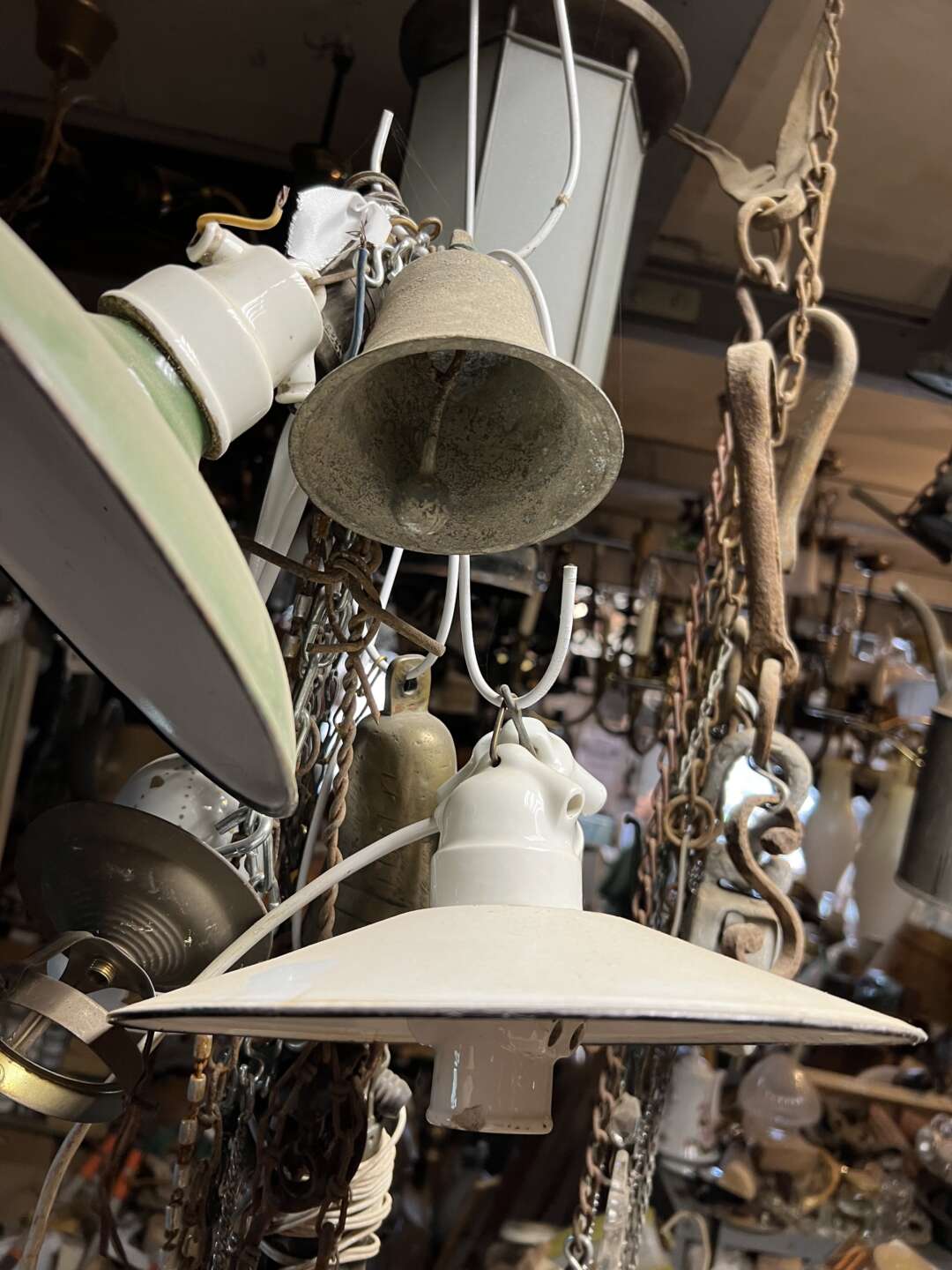 Emaillierte Lampenschirme, Foto René Heusler © RPTU Fachgebiet KEA