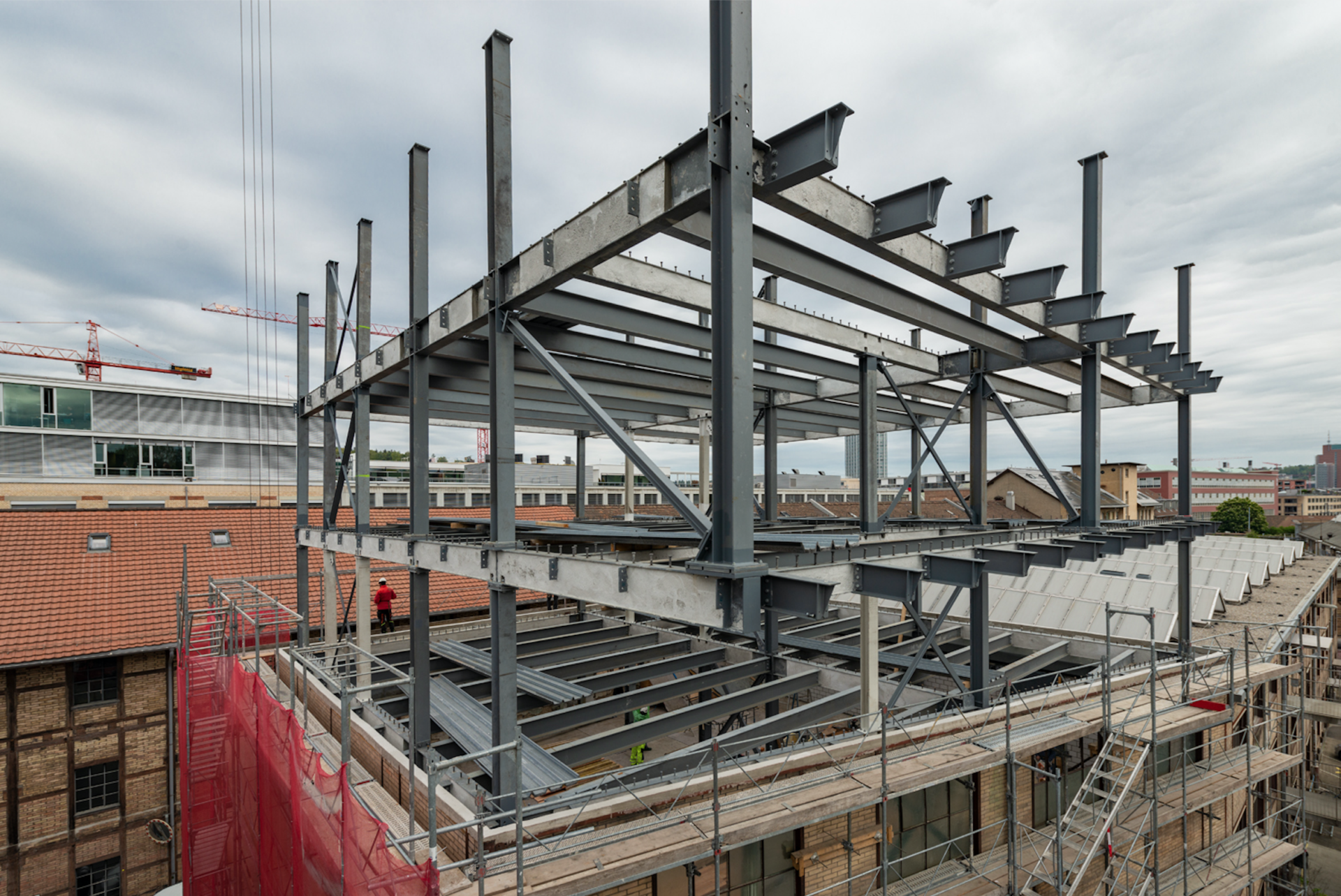 Die Stahlprofile der Tragstruktur stammen vom Rückbau einer Logistikzentrale bei Basel, Foto: Martin Zeller © Baubüro insitu
