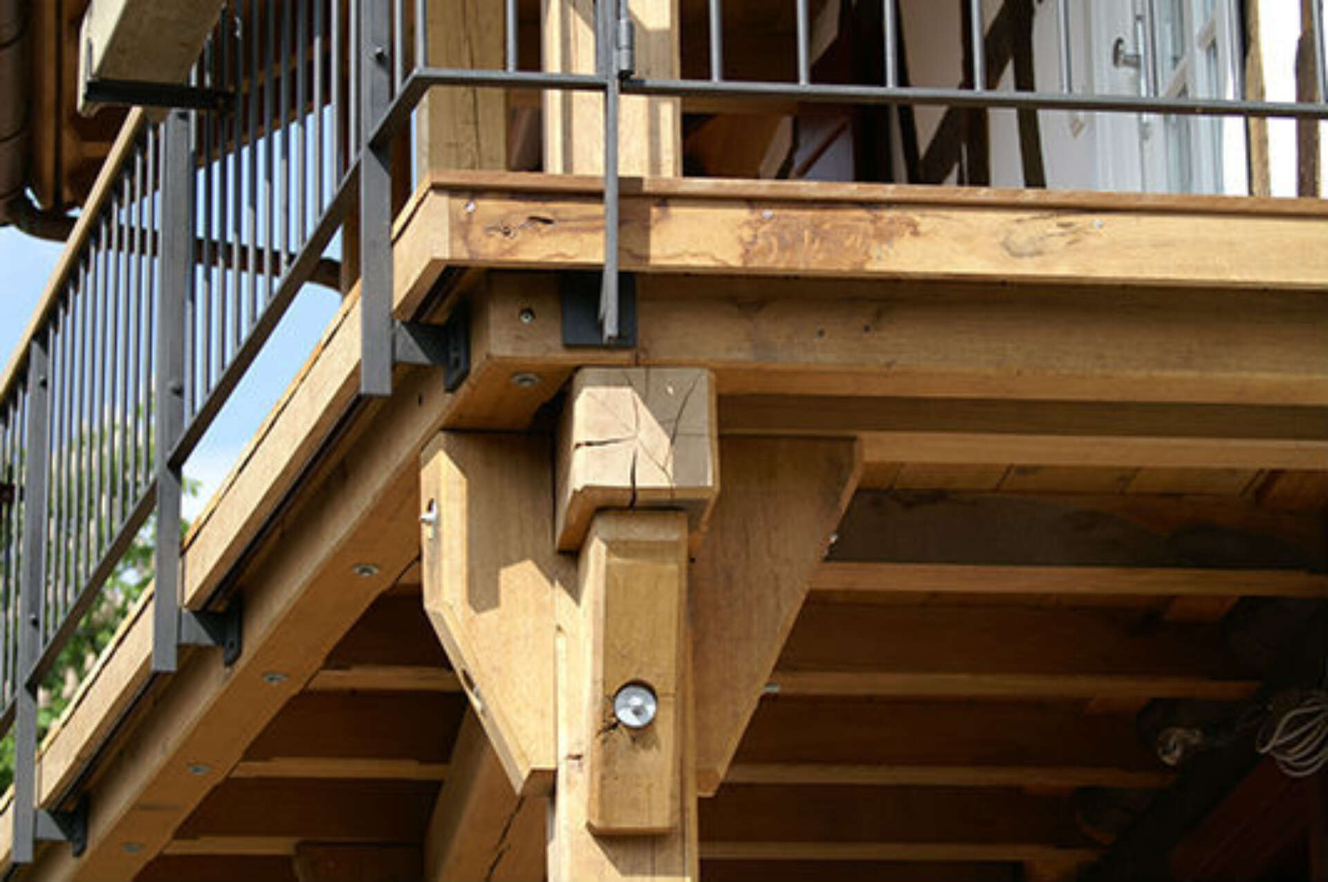 Detail der Zimmererkonstruktion aus alten Eichenbalken, Foto © Zimmerei Ludwig Schultz