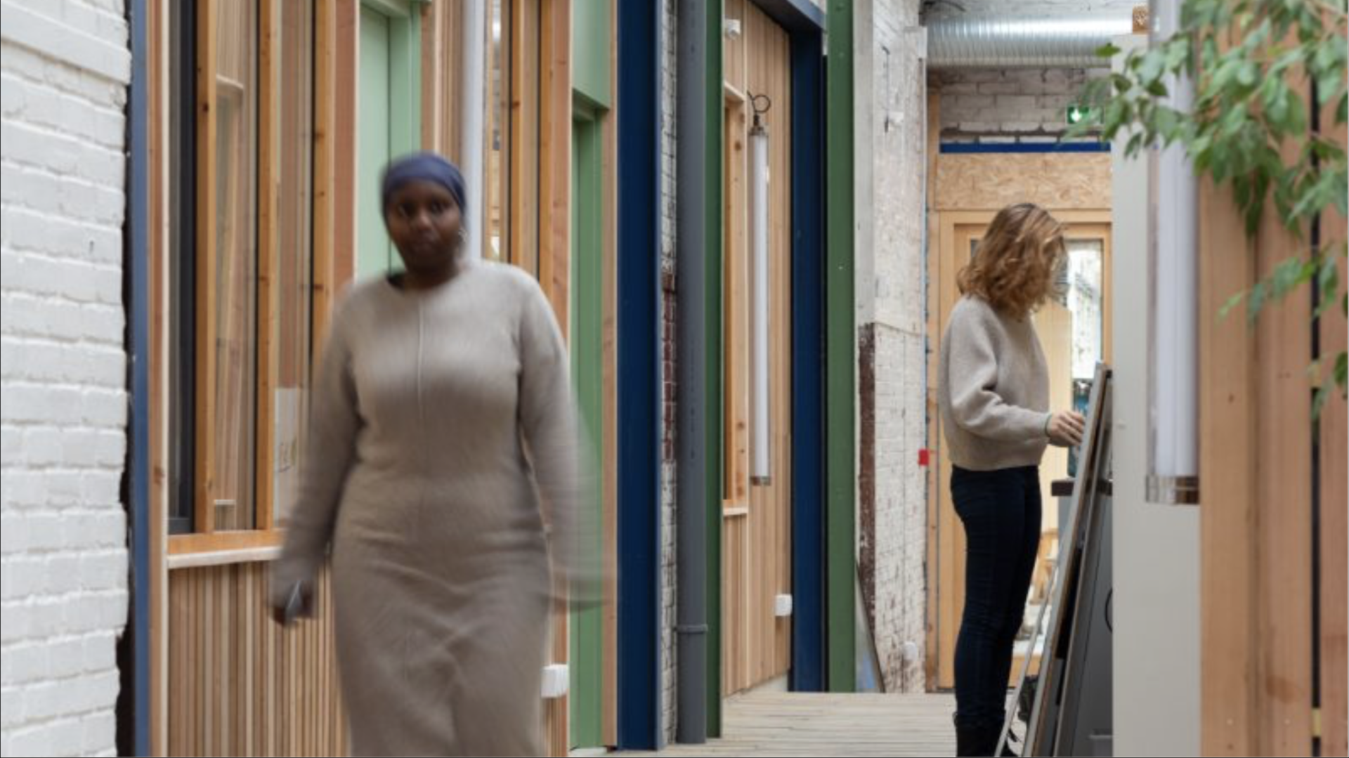 Blick in den innenliegenden Erschließungsgang, Foto © Bellastock