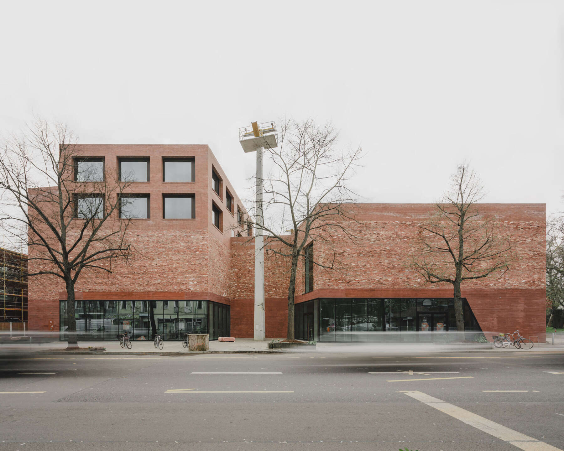 Fassade zur Straßenseite, Foto © TJARK SPILLE