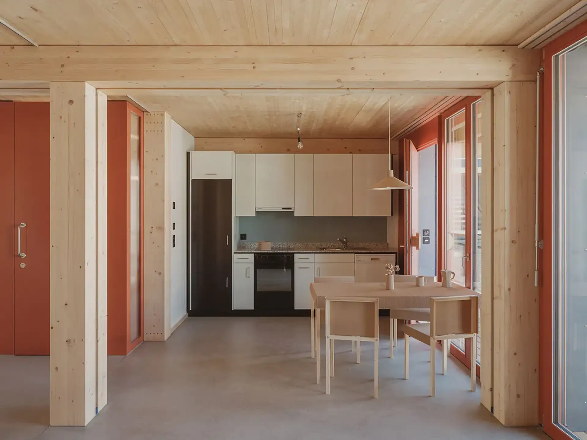 Eine neue Küche aus wiederverwendeten Küchenelementen aus Stahlblech, Foto © Federico Farinatti